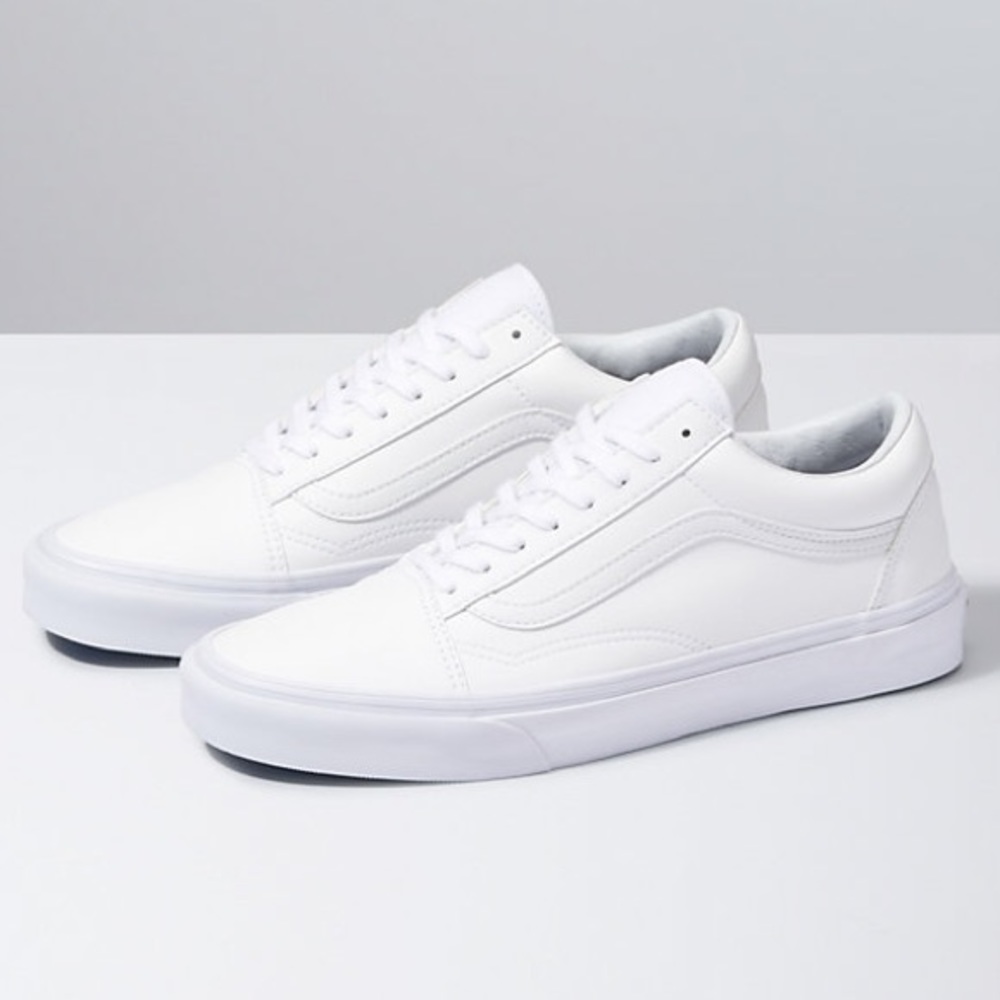 White classic old skool vans women’s